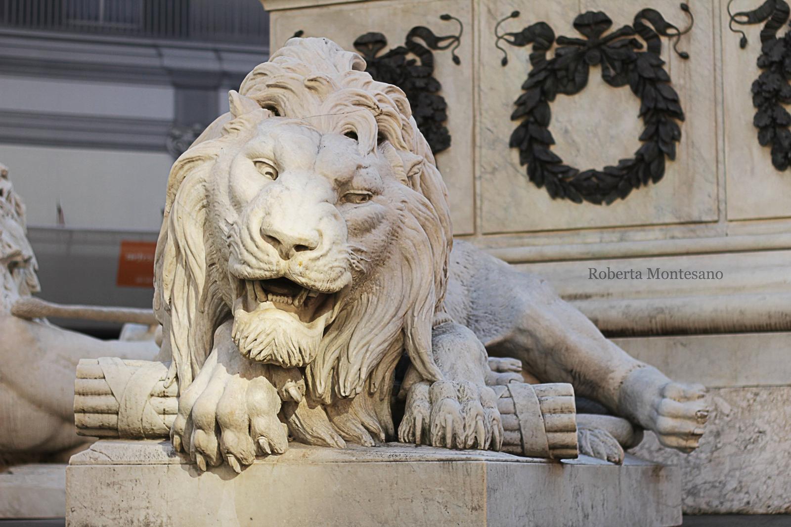 Il monumento dei leoni di Piazza dei Martiri: una storia di sangue antiborbonico