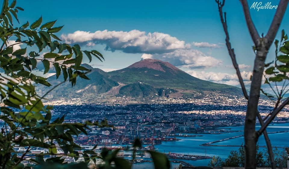 La storia d'amore fra Vesuvio e Capri