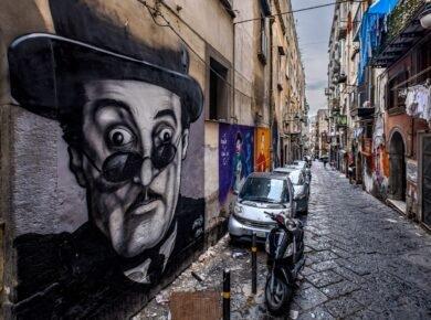 Le street art di Vico Totò nel cuore dei Quartieri Spagnoli