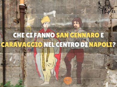 Caravaggio e San Gennaro leggono il giornale nel centro di Napoli