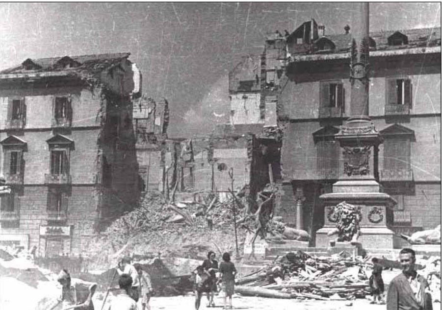 Piazza dei Martiri bombardamento