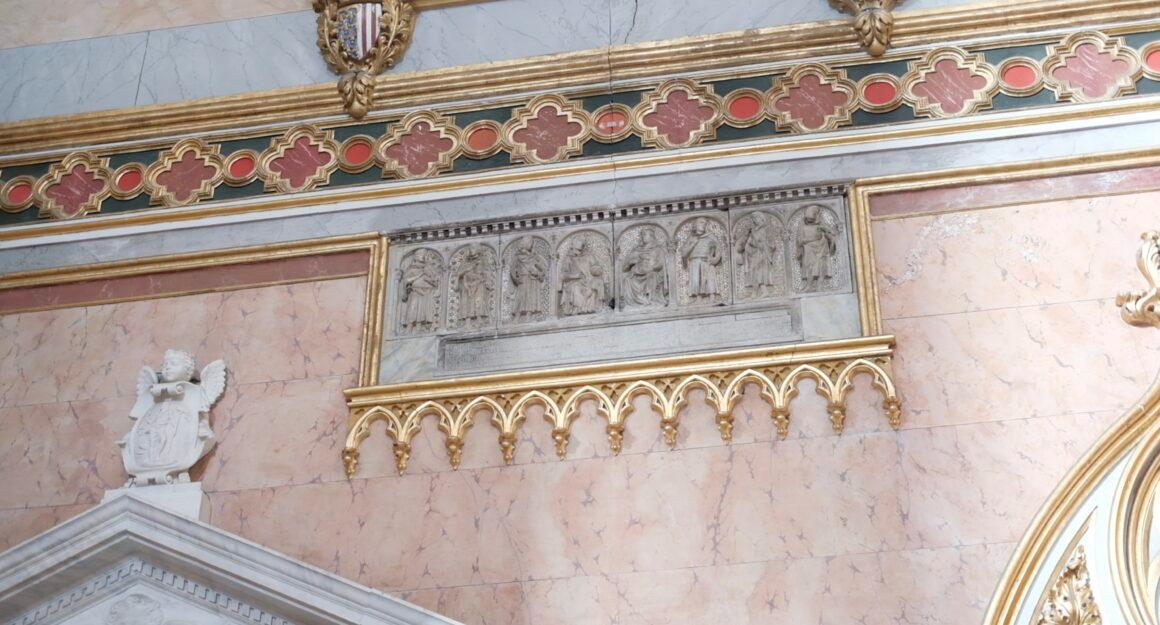 Tombe du fils du roi carlo d & #039; angiò San Domenico Maggiore