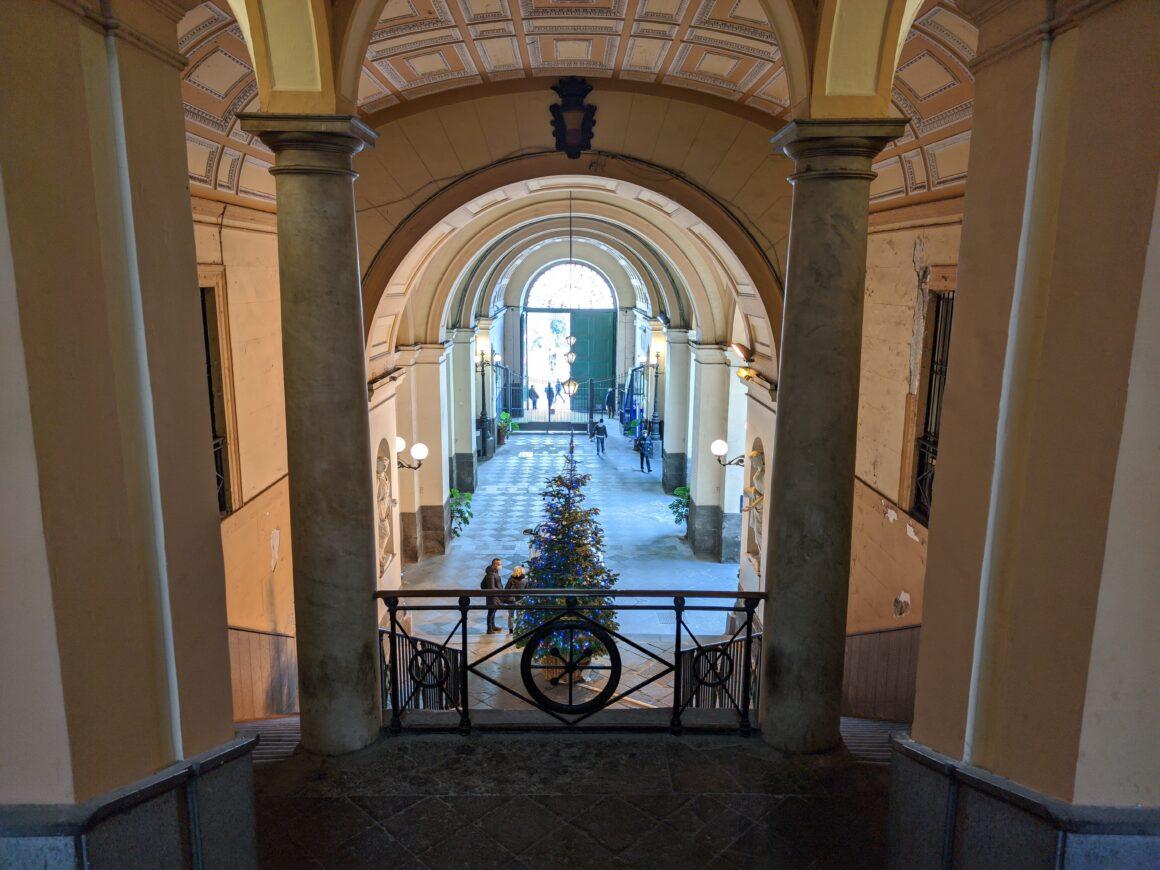 Corridoio d'ingresso Statue dei Borbone