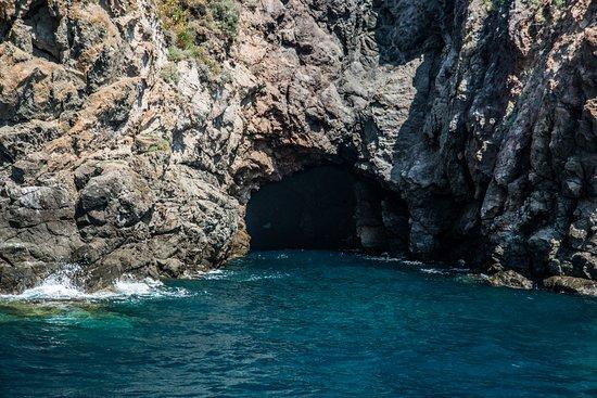La Grotta del Mago di Ischia, storia e misteri