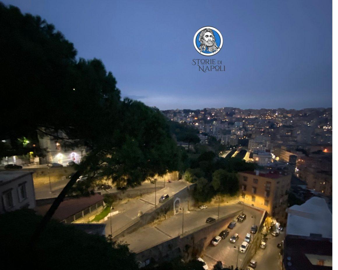 La terrazza di Sant'Antonio e le 13 discese: la cartolina della città di Napoli