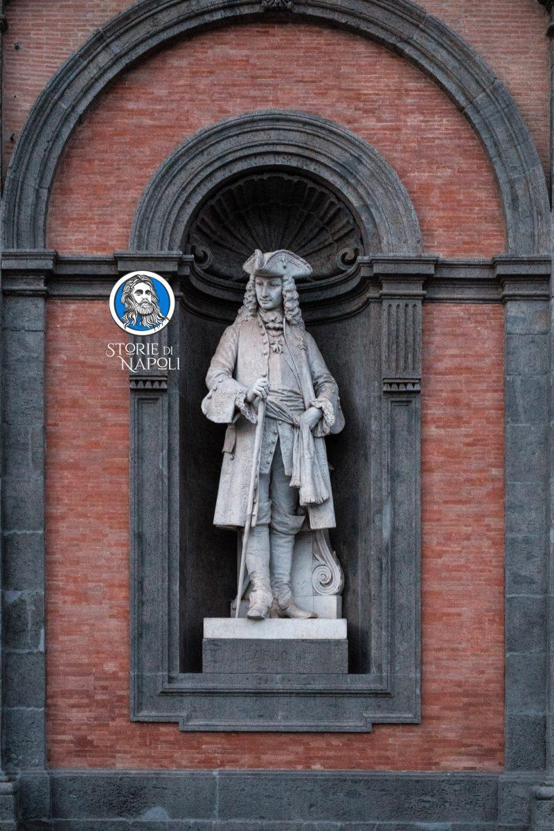 Carlo di Borbone statua palazzo reale