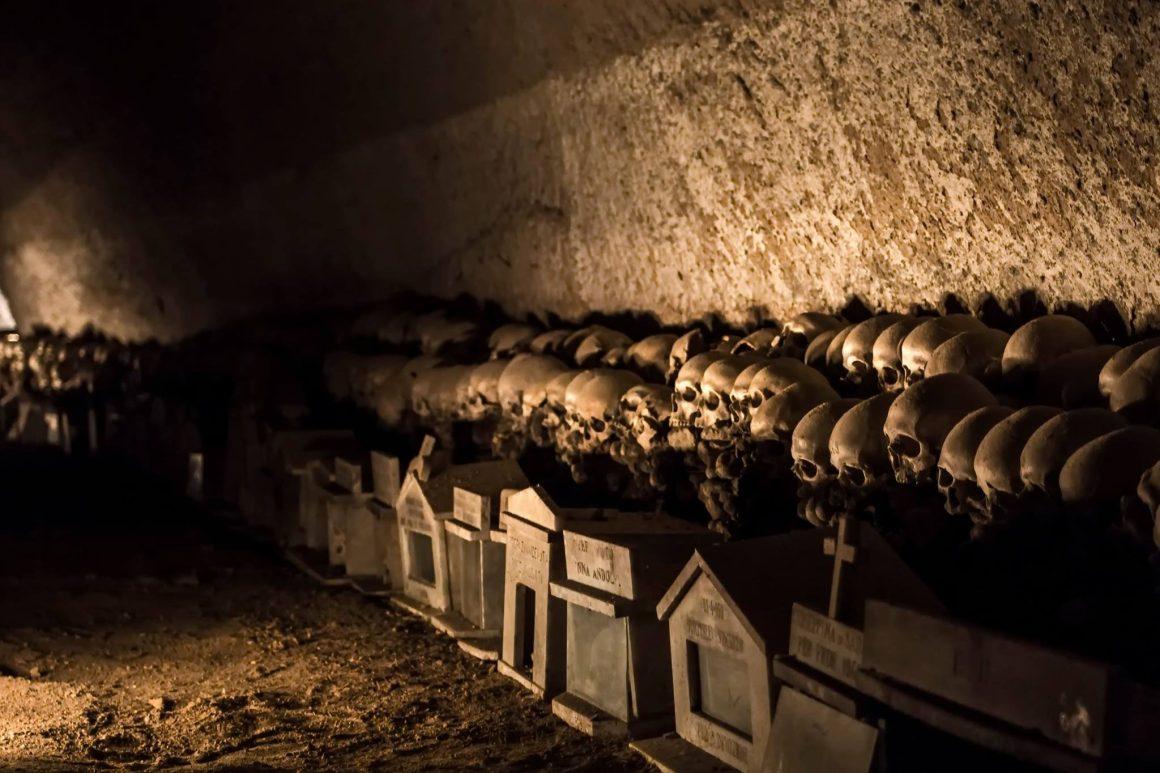 Il Cimitero delle Fontanelle: tra capuzzelle e anime pezzentelle