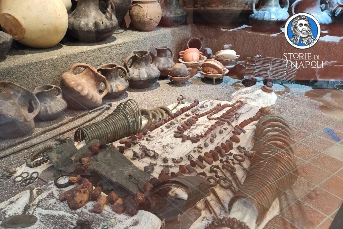Oggi scopriamo le bellezze custodite nel Museo Archeologico Nazionale della Valle del Sarno: affreschi, vasi e gioielli che raccontano un passato glorioso
