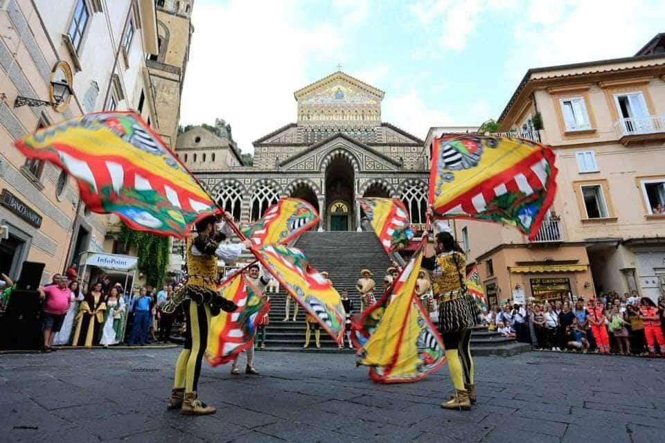 Fonte foto: Comune di Amalfi
Capodanno bizantino di amalfi, sbandieratori