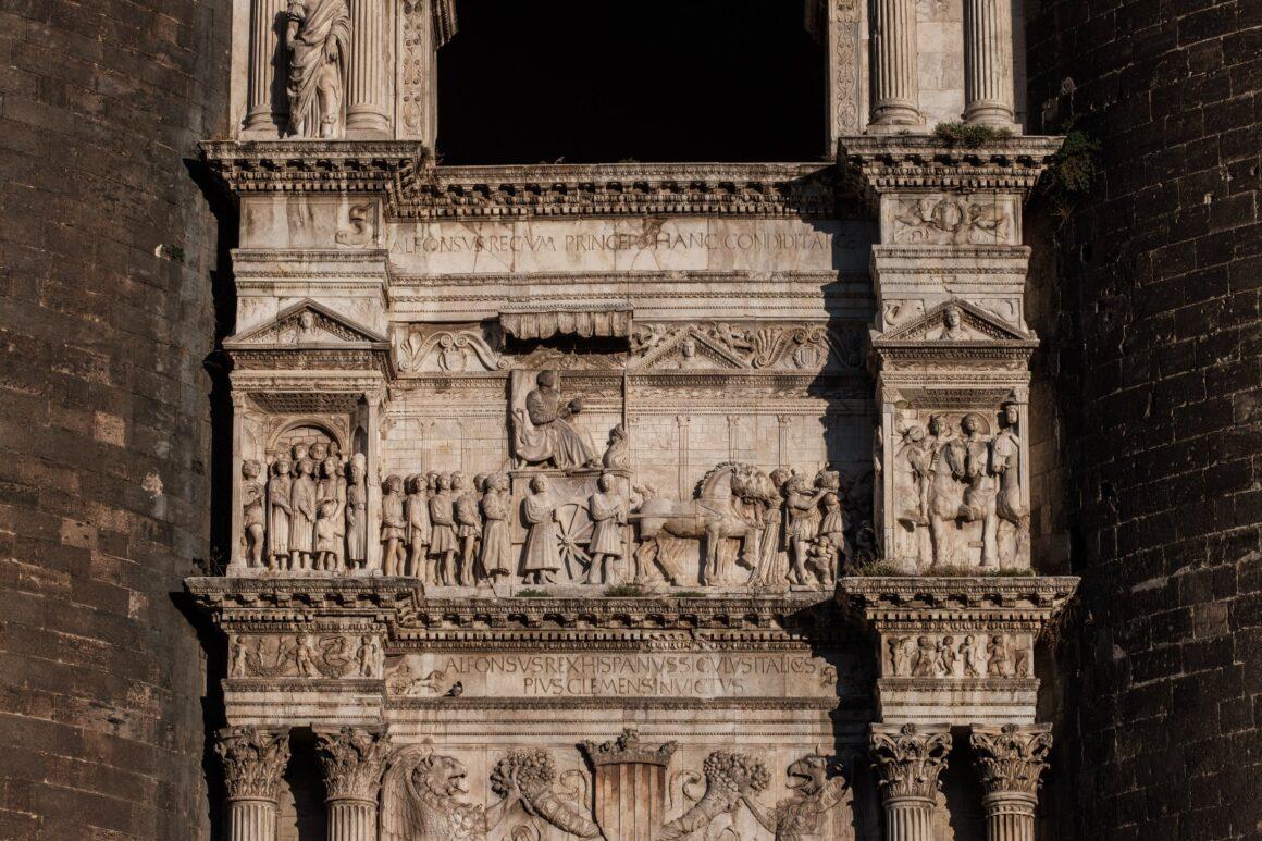 arco di Castelnuovo - dettaglio del corteo di Alfonso d'Aragona