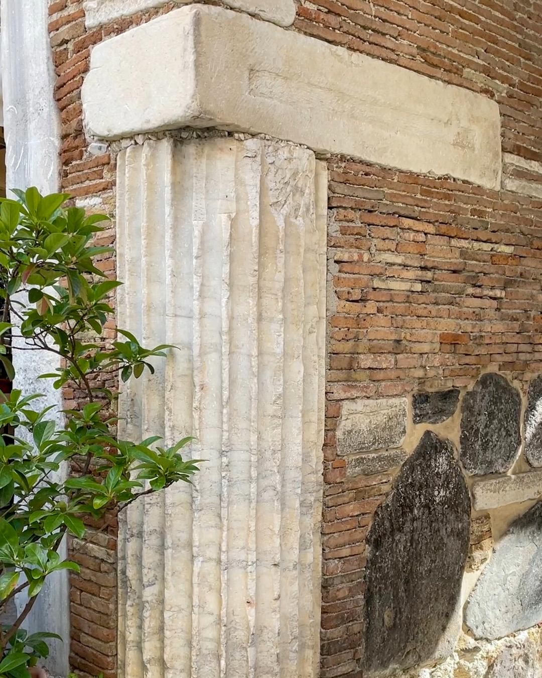 Campanile Romanico Basilica della Pietrasanta centro storico di Napoli