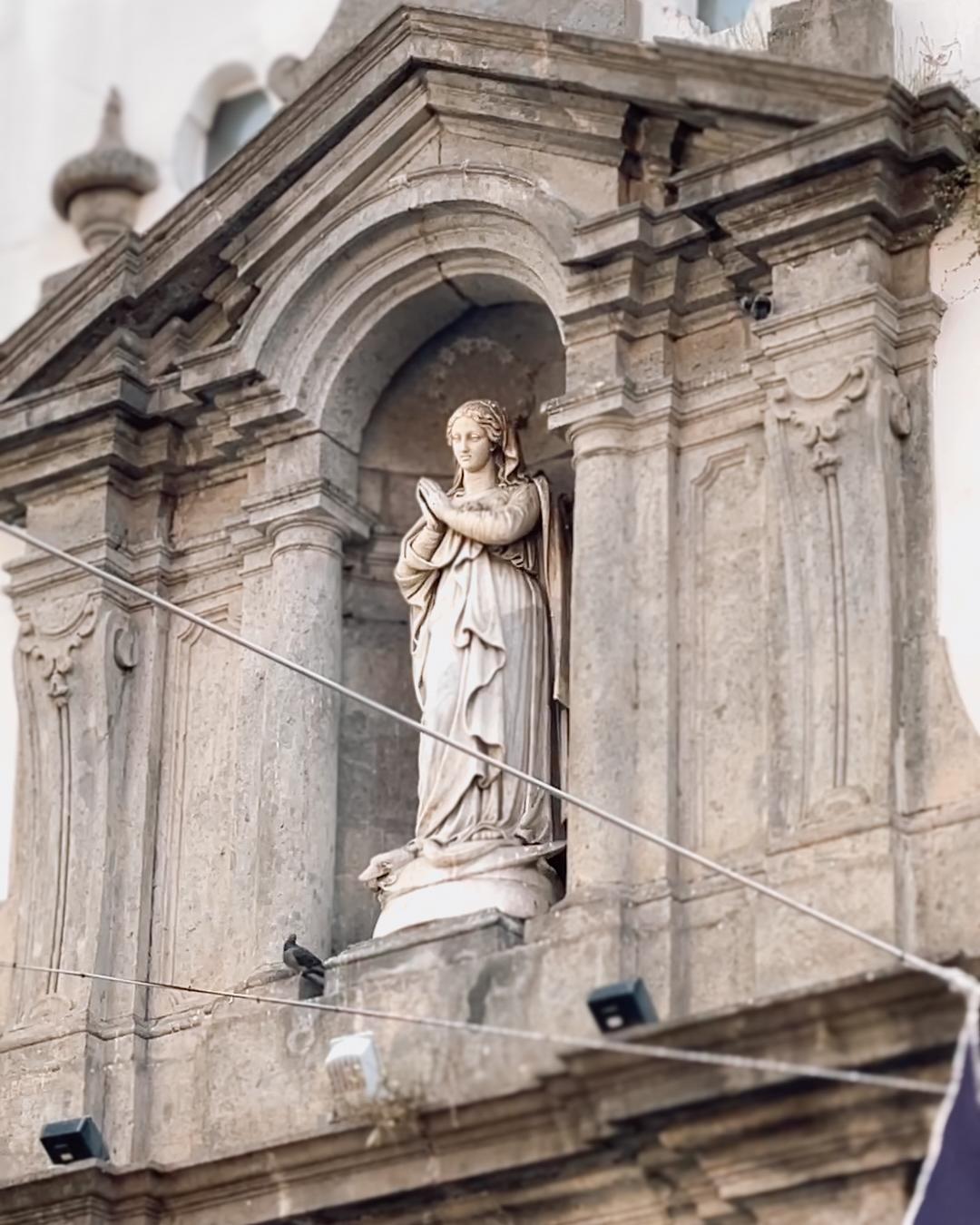 Chiesa di Santa Maria dei Vergini Rione Sanità Napoli (facciata - dettaglio)