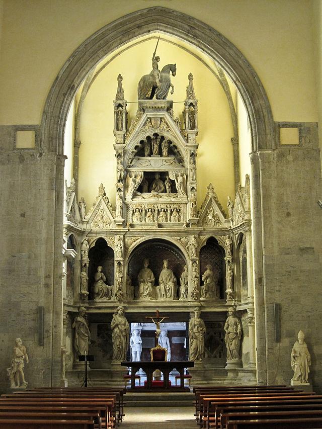 Giovanna II siede accanto al fratello sul monumento funebre a lui dedicato