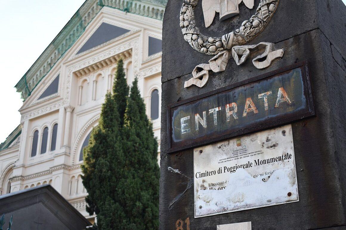 ognissanti e commemorazione dei defunti  - cimitero di Napoli Poggioreale